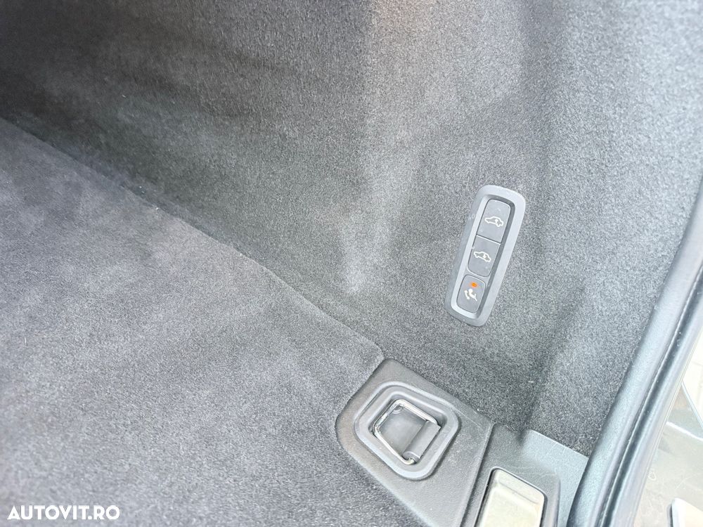 Volvo XC 60 T6 AWD Recharge Geartronic Inscription Expression - 37