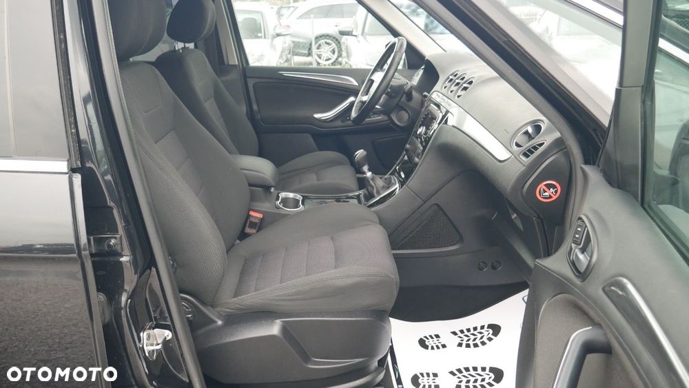 Ford S-Max - 11