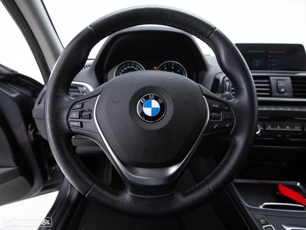 BMW 116 d Line Sport Auto — fotografia 14