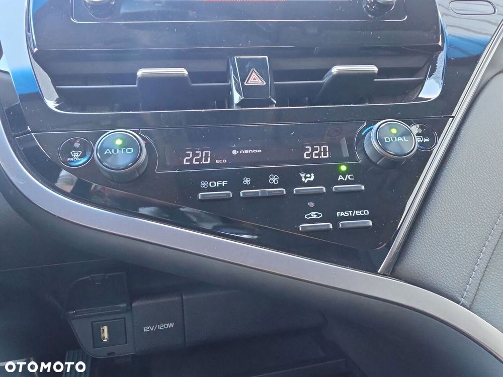 Toyota Camry - 17