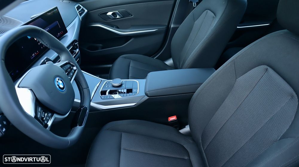 BMW 330 e Auto - 25