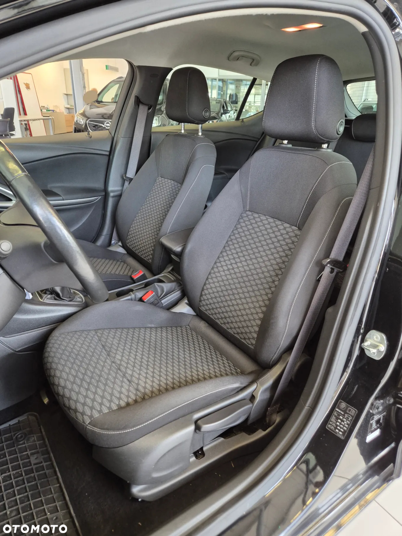 Opel Astra V 1.2 T Elegance S&S - 10