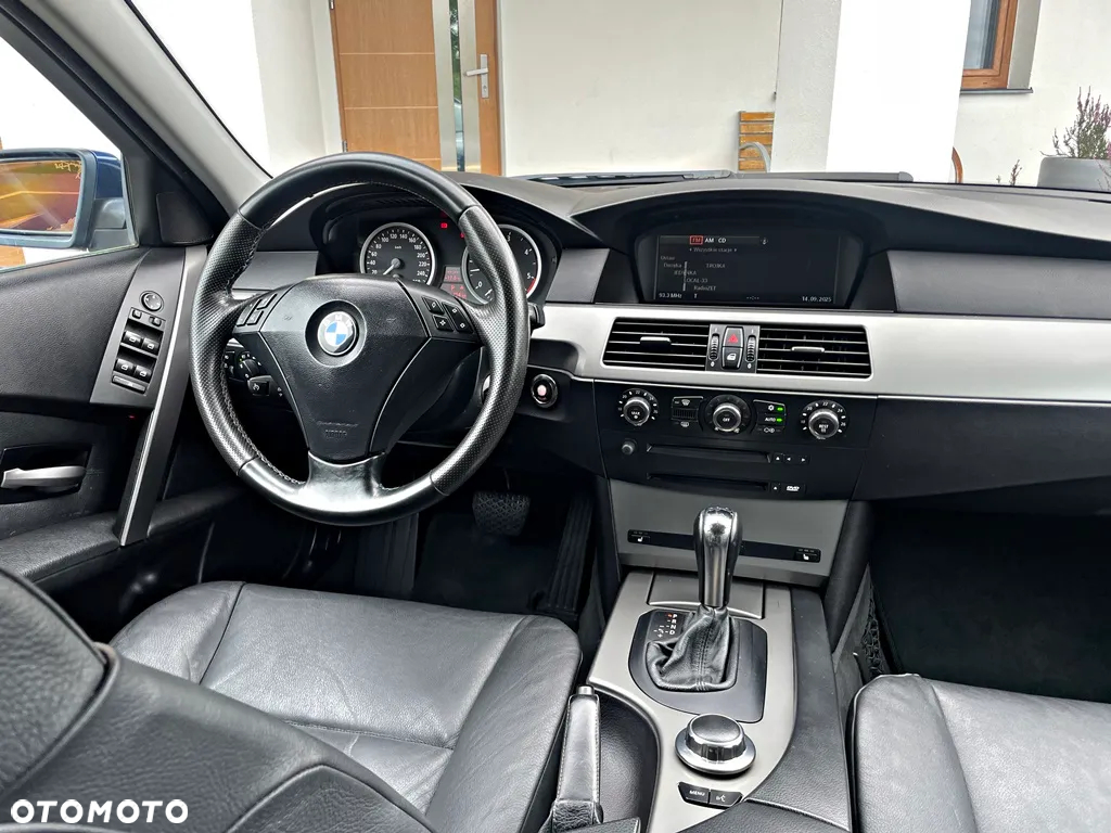 BMW Seria 5 525d Touring - 22