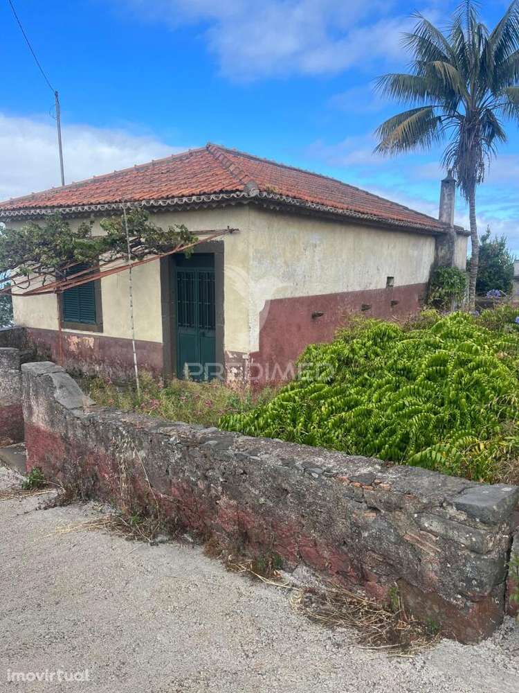 MORADIA PARA RECUPERAR NA CALHETA-PRAZERES COM 1.250M2 DE TERRENO - Grande imagem: 4/8