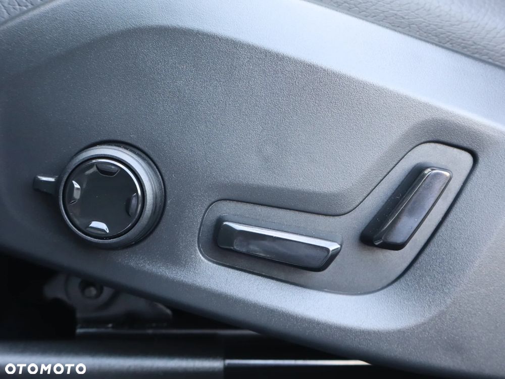 Volvo XC 60 T8 Plug-In Hybrid AWD Ultimate Dark - 21