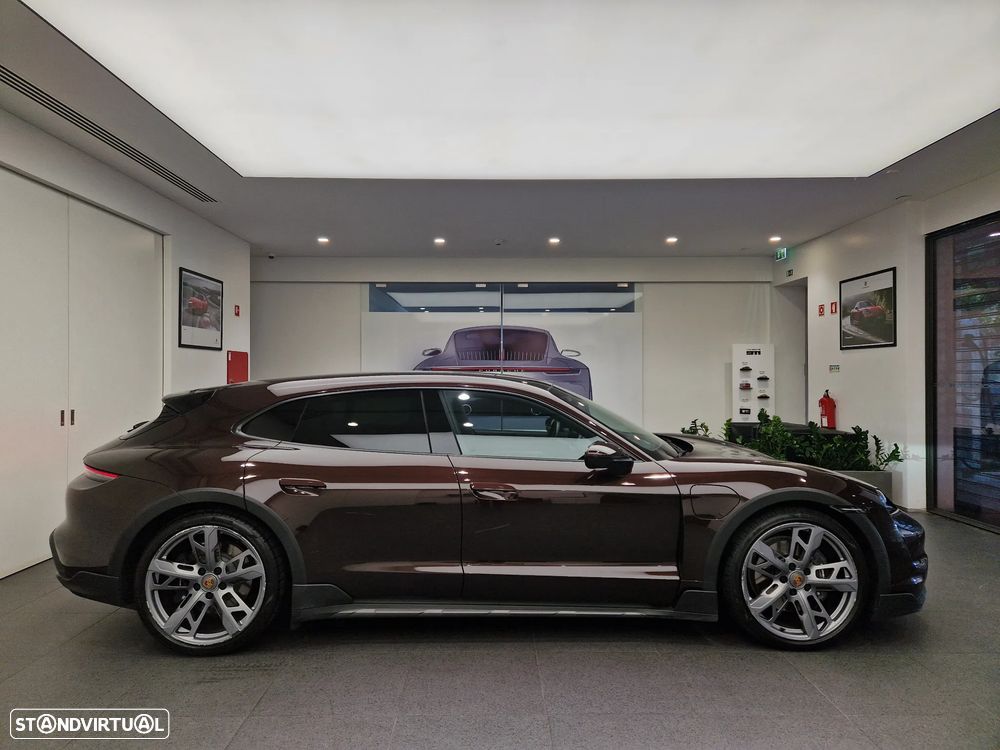 Porsche Taycan Cross Turismo 4 - 16