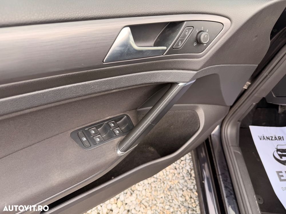 Volkswagen Golf 1.6 TDI BlueMotion Technology Cup - 13