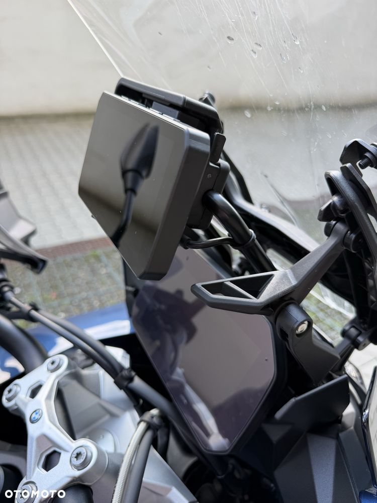 BMW XR - 18