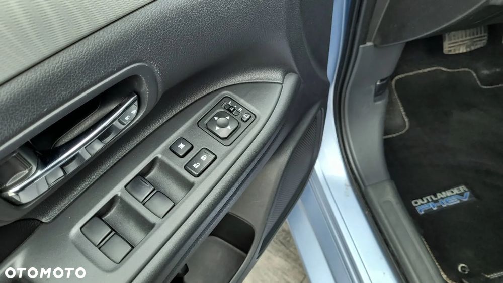 Mitsubishi Outlander - 9