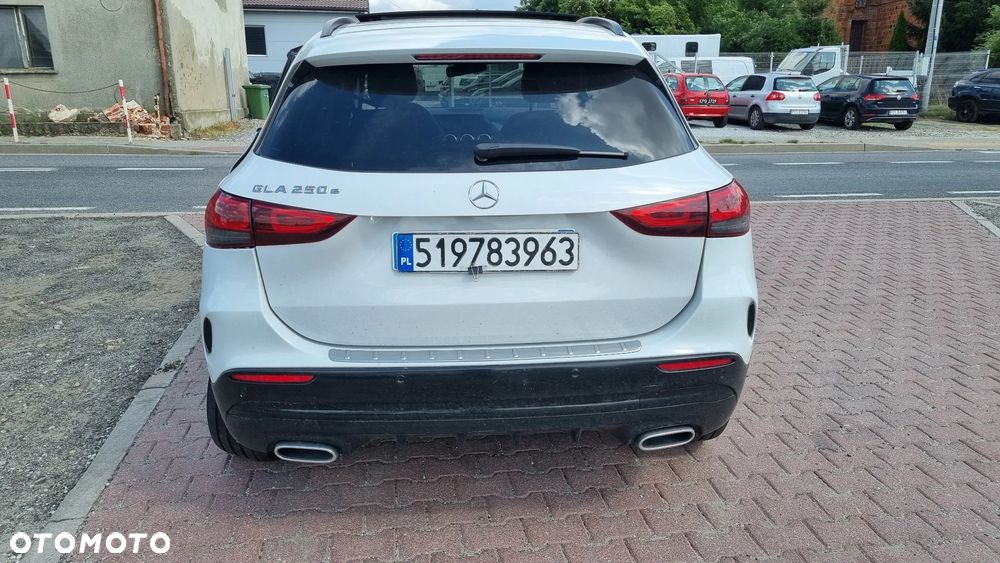 Mercedes-Benz GLA 250 e 8G-DCT AMG Line - 7