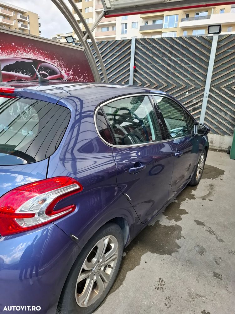 Peugeot 208 120 VTI Allure - 18
