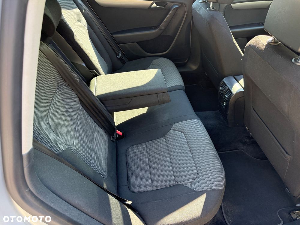 Volkswagen Passat 2.0 TDI Highline - 12
