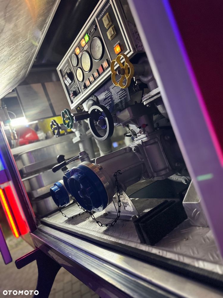 MAN Straż pożarna pojazd pożarniczy wóz strażacki MAN L80 GBA średni terenowy- uterenowiony 4x4 CNBOP 3000l wody wyciągarka mechaniczna reduktor blokady przedniego i tylnego mostu, maszt oświetleniowy - 14