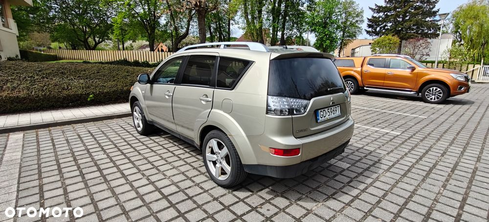 Mitsubishi Outlander 3.0 V6 LS 2WD - 2