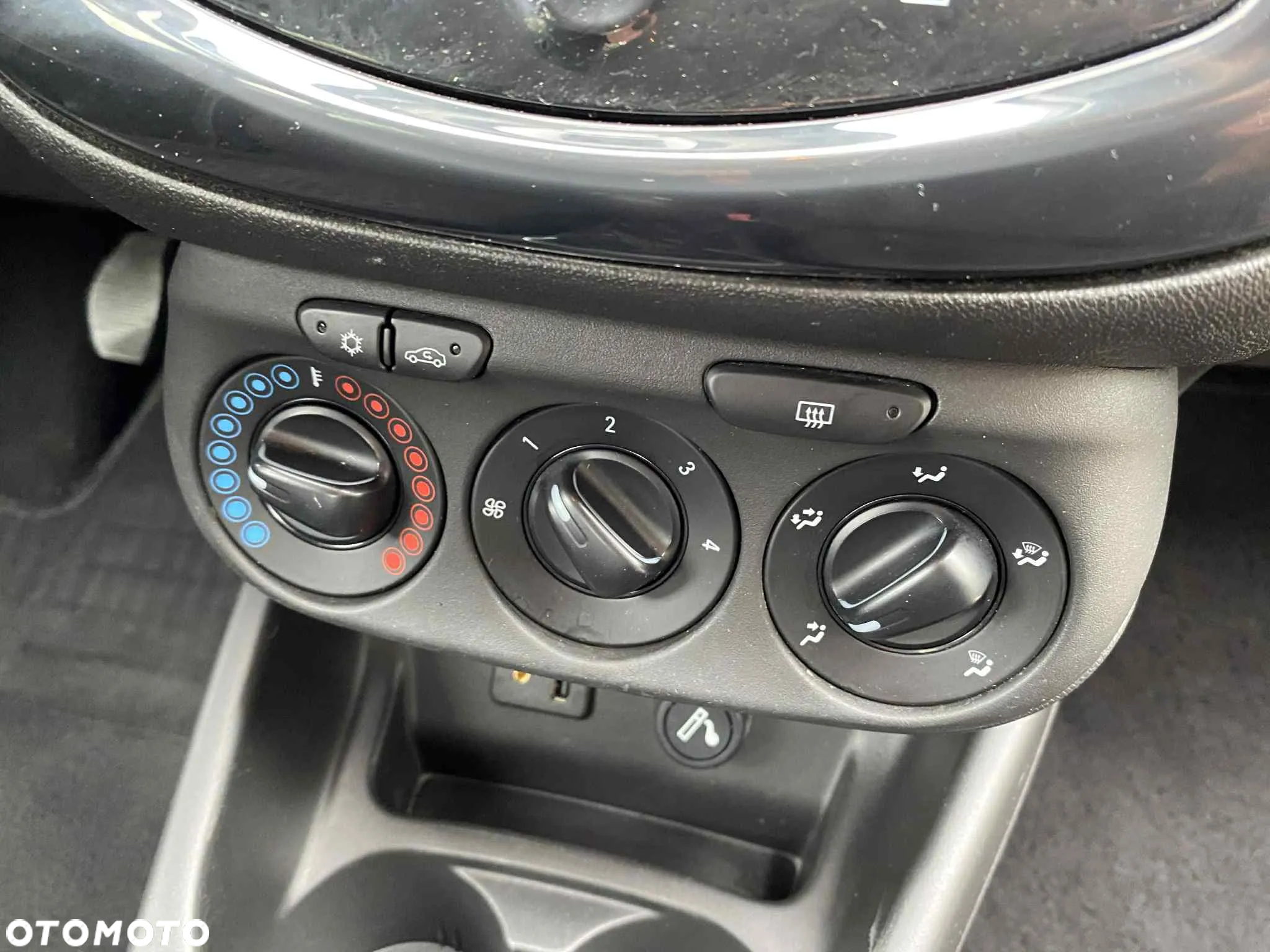 Opel Corsa 1.4 Cosmo - 30