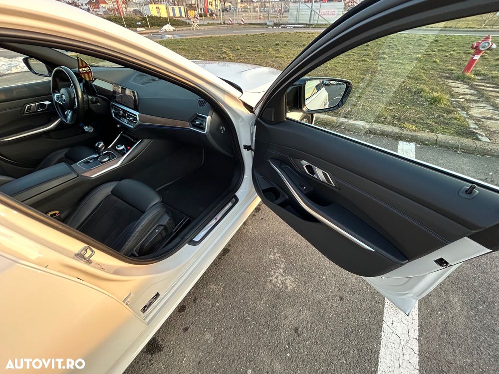 BMW Seria 3 318d Aut. M Sport - 31