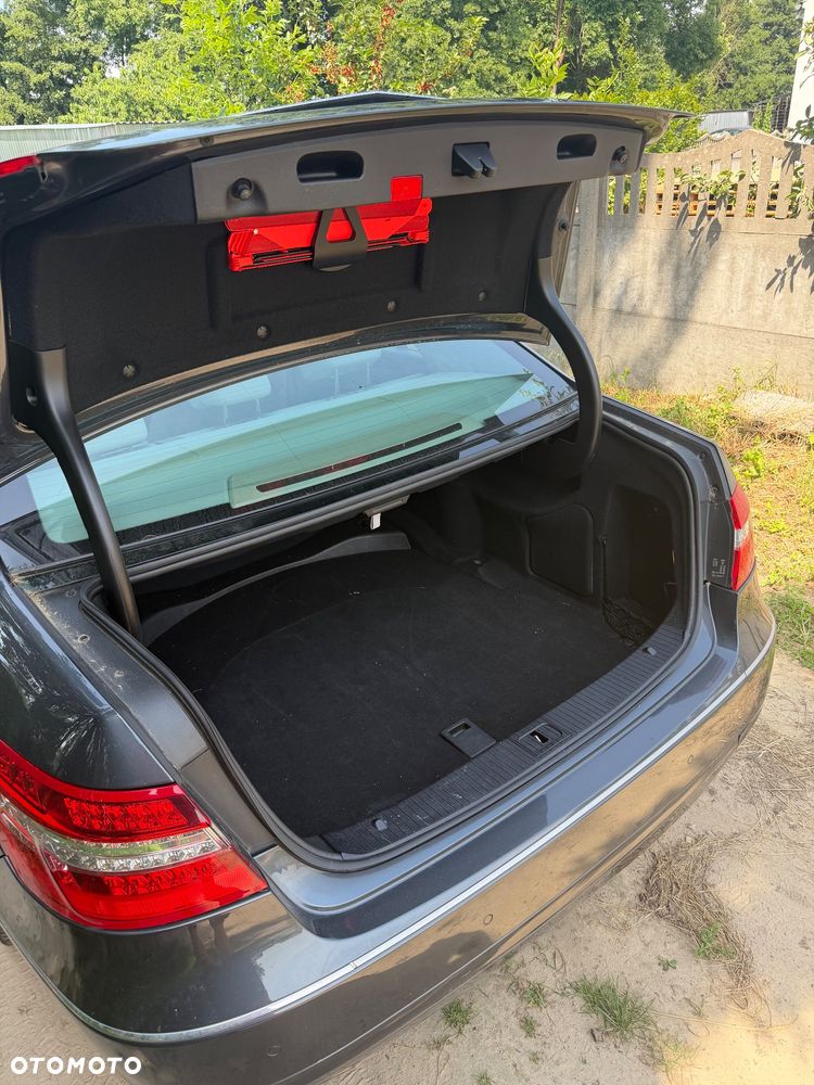 Mercedes-Benz Klasa E 350 CGI BlueEFFICIENCY 7G-TRONIC Elegance - 8