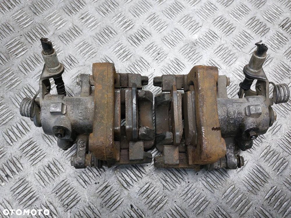 TARCZE HAMULCOWE TYŁ + ZACISKI CITROEN C4 I 1.6 THP - 9