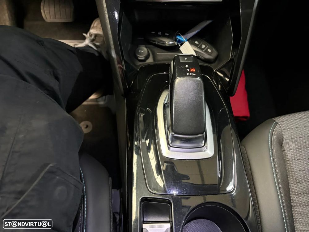 Peugeot e-2008 50 kWh Allure - 17