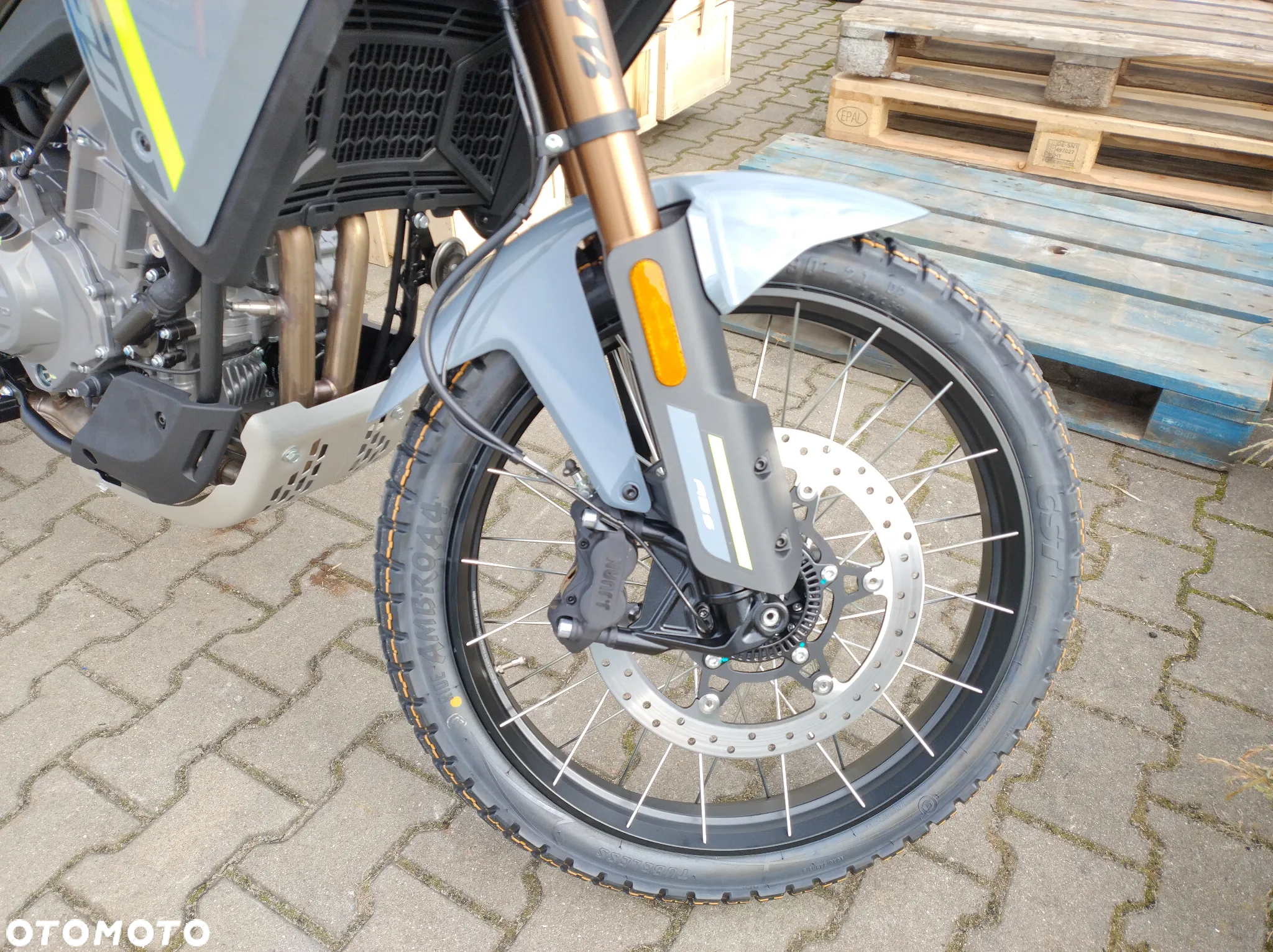 CFMoto MT - 8