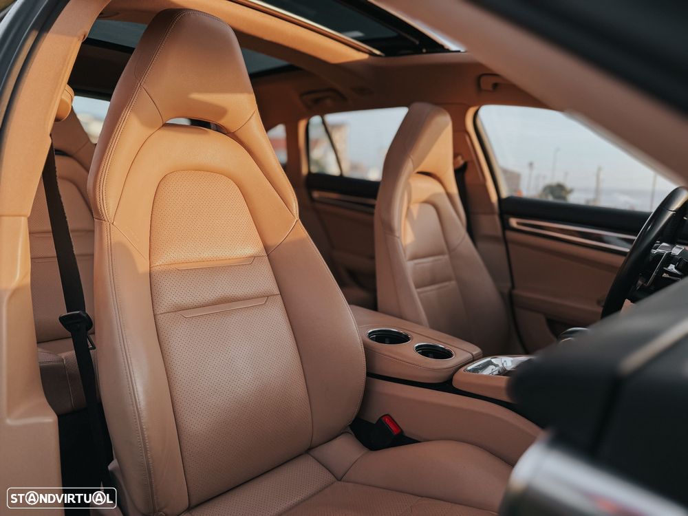 Porsche Panamera Sport Turismo - 16