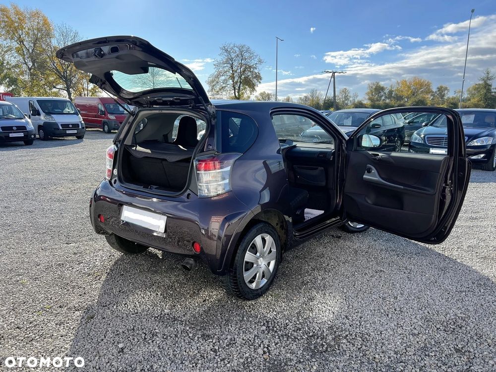 Toyota iQ - 15