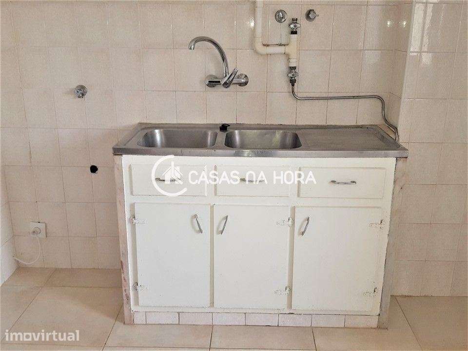 T2 com duas varandas fechadas para arrendamento em Setúbal - Grande imagem: 4/18