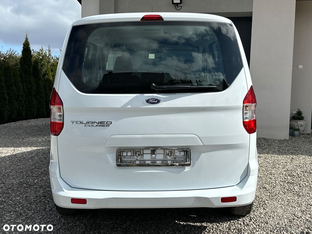 Ford Tourneo Courier 1.5 TDCi S&S Ambiente - 21