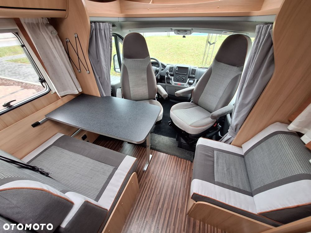 Carado T344 półintegra klimatyzacja hak - 9