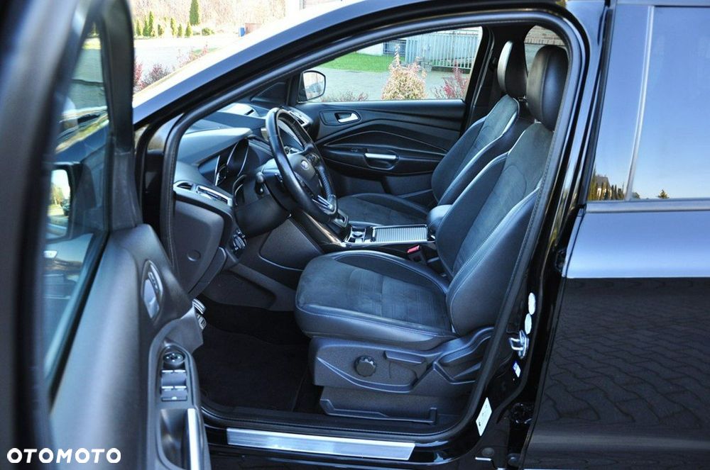 Ford Kuga 2.0 TDCi 4x4 ST-Line - 33