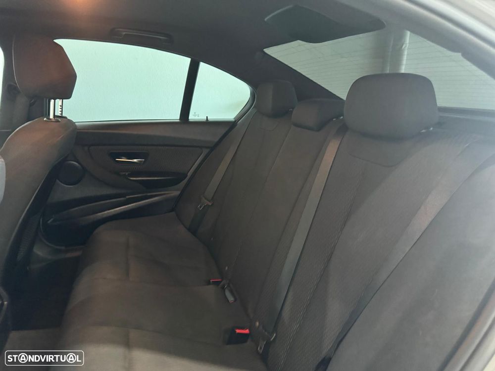 BMW 320 d Auto Pack M - 11