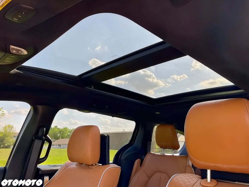 Chrysler Pacifica - 12