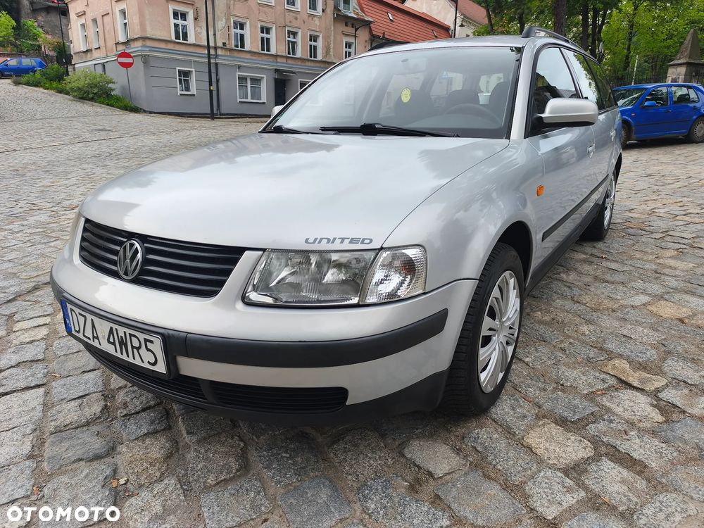 Volkswagen Passat - 1