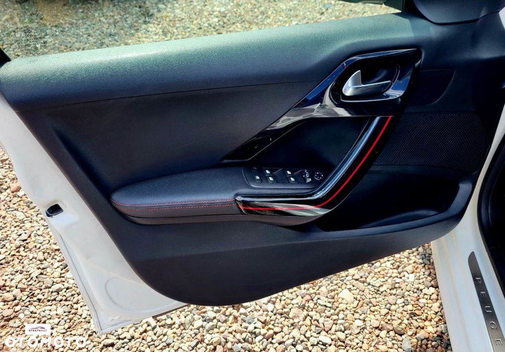 Peugeot 208 - 23