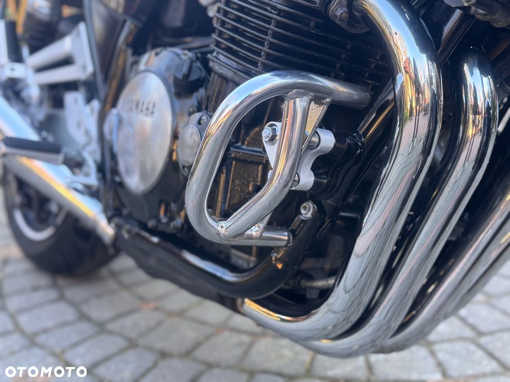 Yamaha XJR - 24