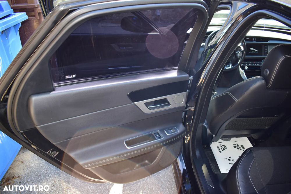Jaguar XF 25d AWD R-Sport - 7