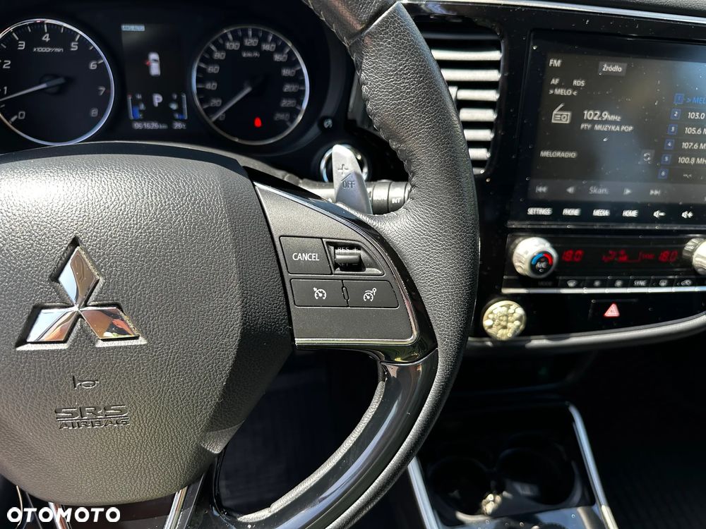 Mitsubishi Outlander - 11