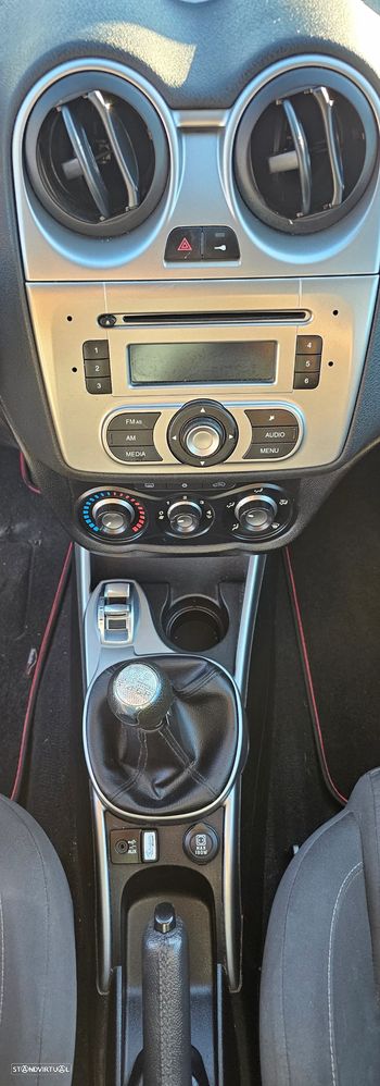 Alfa Romeo MiTo 1.4 MultiAir Distinctive - 11