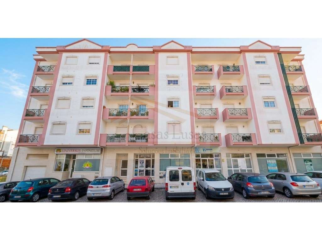APARTAMENTO T3 NO CENTRO DO CADAVAL | 145 M² | GARAGEM | - Grande imagem: 2/23