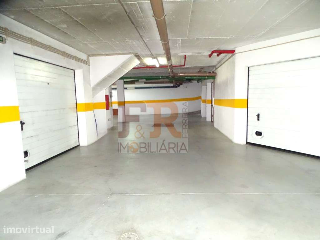 Apartamento T3 com Garagem Box e Arrecadação Fernão Ferro - Grande imagem: 3/40