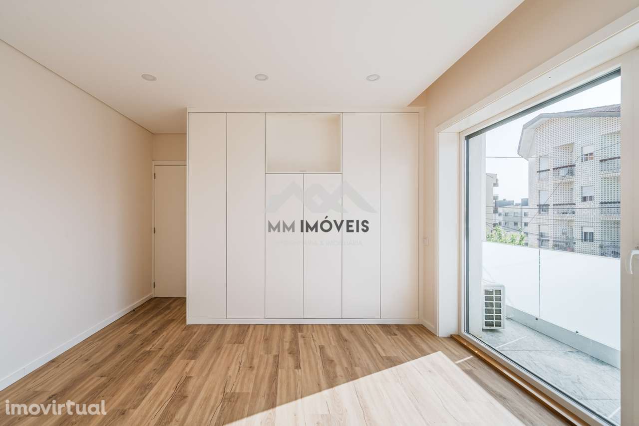 Moradia | 4 Frentes | Baguim do Monte | Garagem | Terraço | Jardim - Grande imagem: 4/47