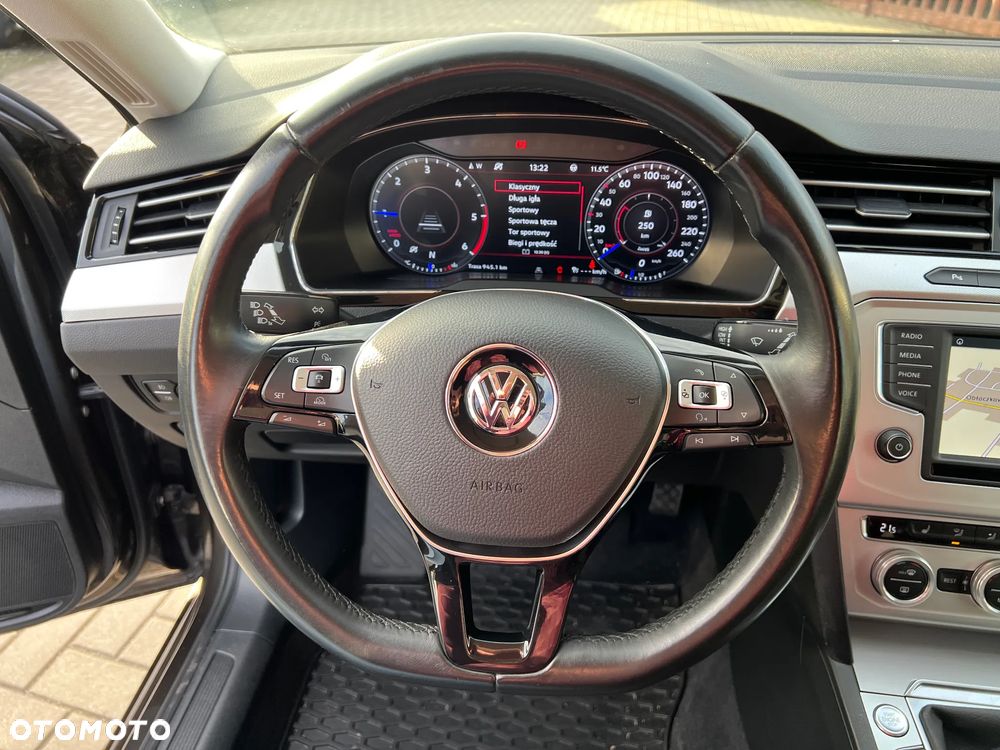 Volkswagen Passat - 8