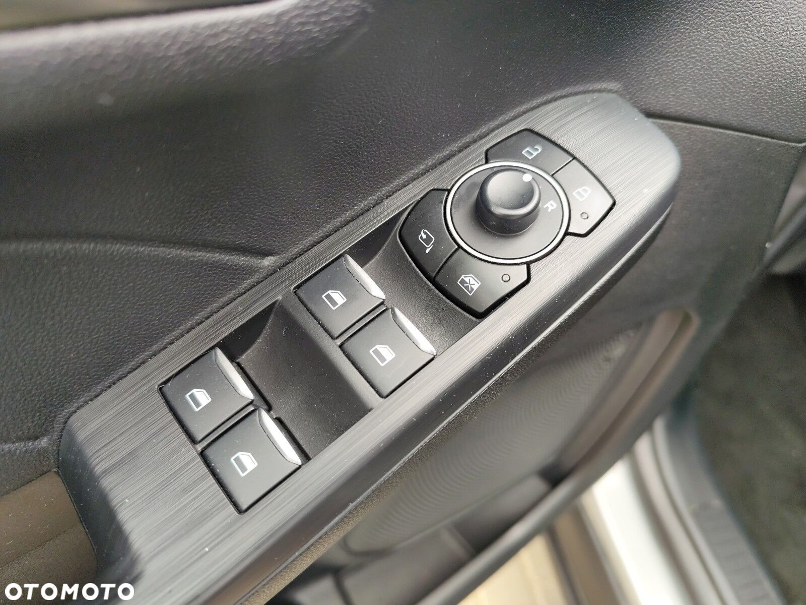 Ford Kuga - 11