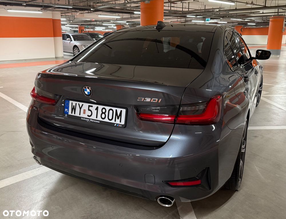 BMW Seria 3 330i Sport Line - 30