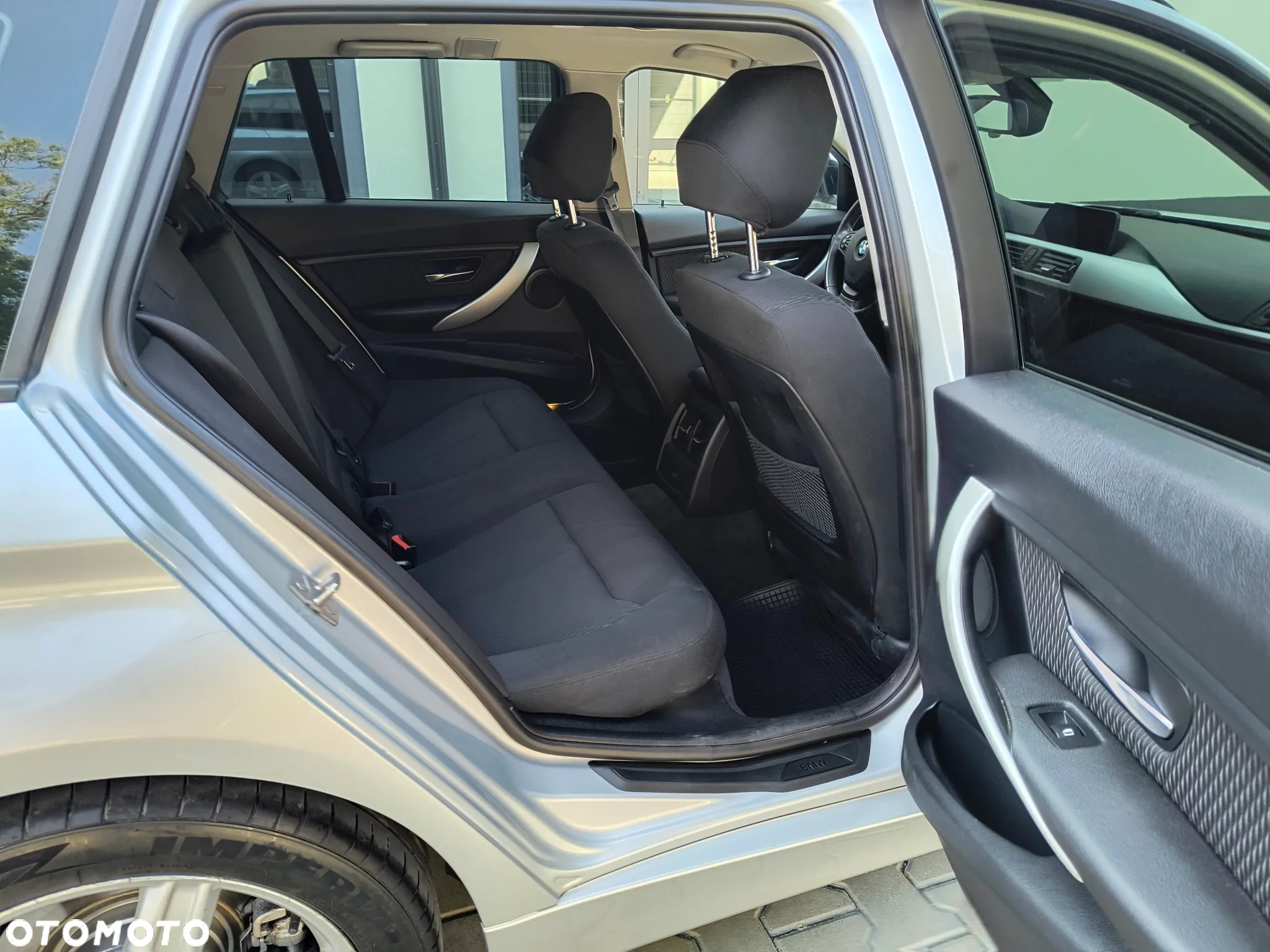 BMW Seria 3 320d DPF Touring - 13