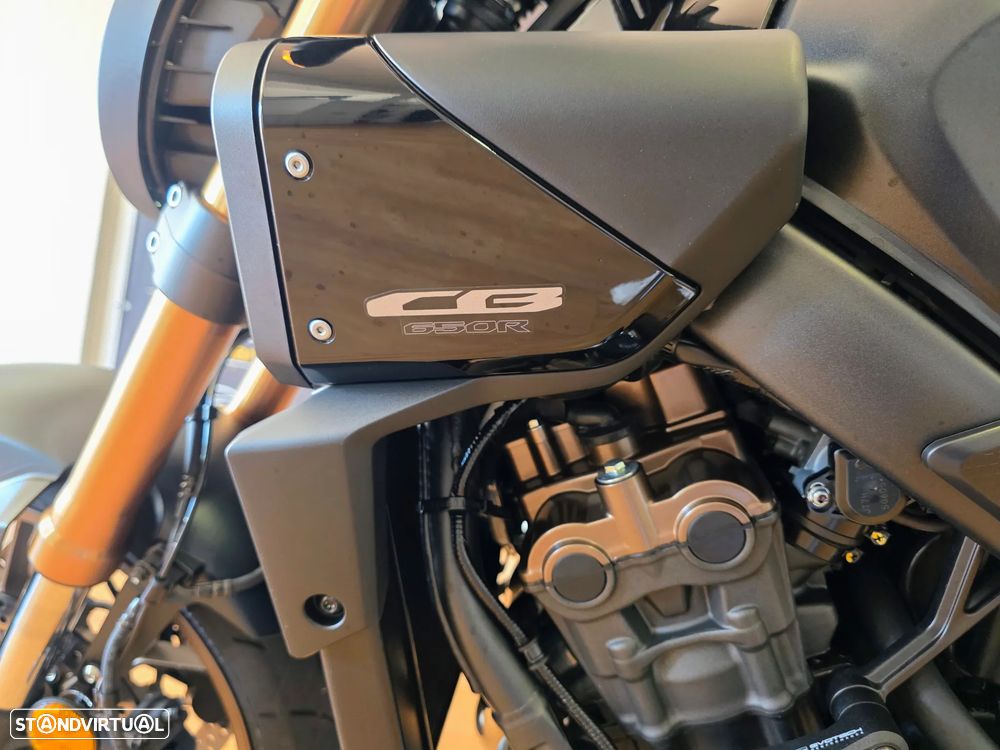 Honda CB R - 13