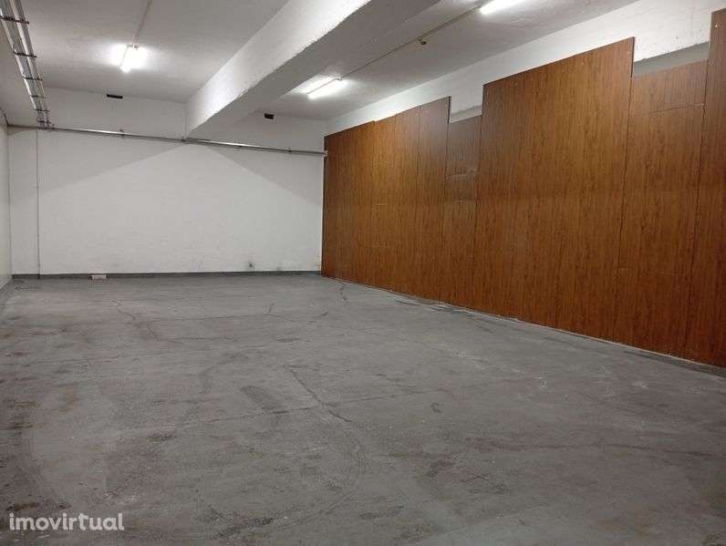 Armazém 110 M2 em Sacavém 1200€ - Grande imagem: 4/4