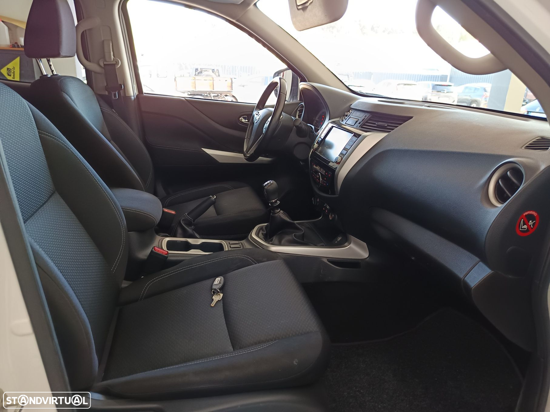 Nissan Navara 2.3 dCi CD 4WD N-Connecta - 19