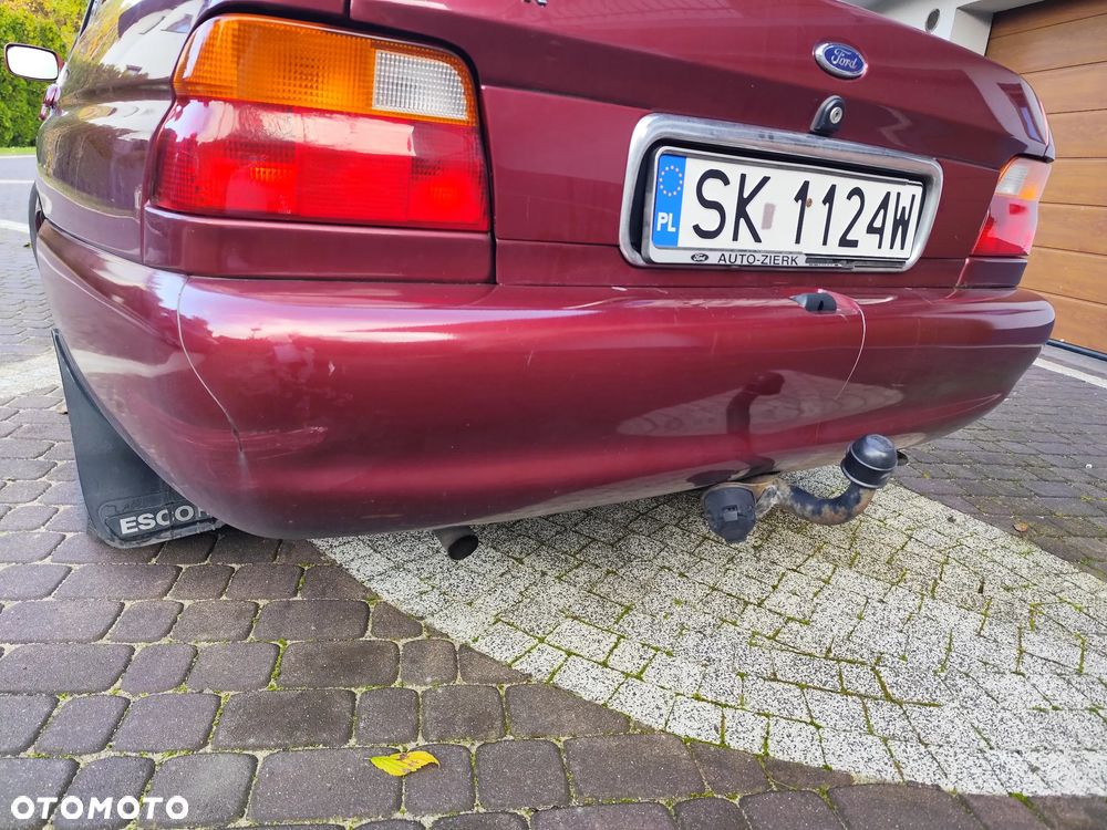 Ford Escort 1.6 Ghia - 14