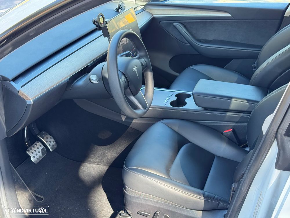 Tesla Model Y - 11